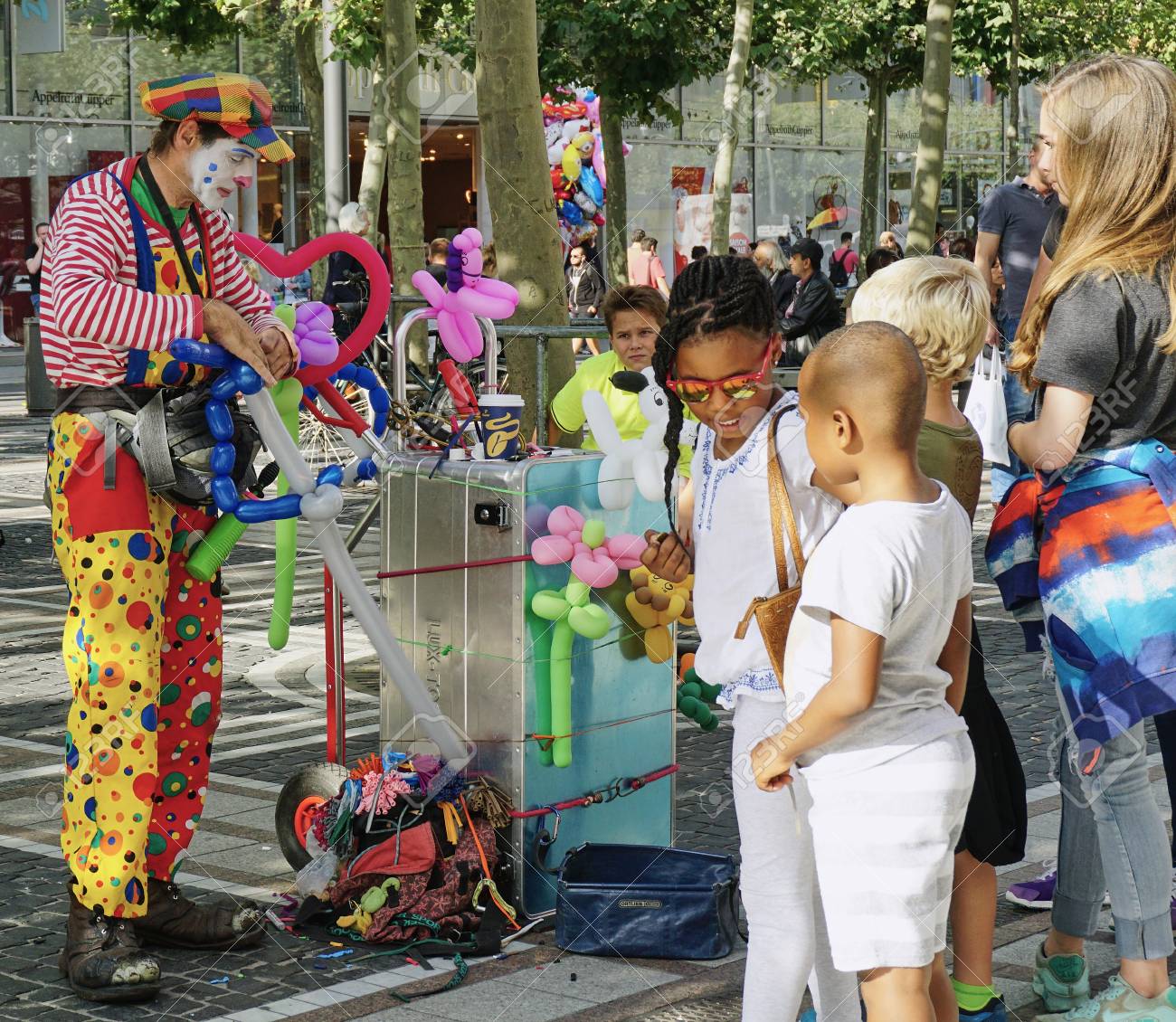 Colorful Friendly Clown Makes Balloon Animals For Children - Frankfurt -  Aug 2016 Stock Photo, Picture And Royalty Free Image. Image 125989018.
