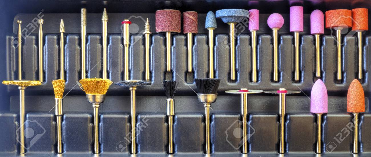 Conjunto De Diferentes Accesorios De Corte Molienda Para La Máquina Mini Taladro Fotos, Retratos, Imágenes Y Fotografía De Archivo Libres De Derecho. 69647680.