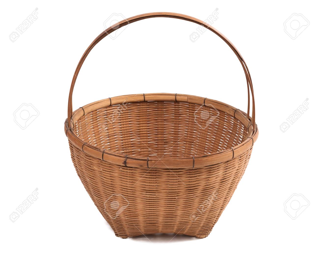 Immagini Stock Vuoto Vecchio Cesto Di Vimini Su Sfondo Bianco Focus Stacking L Intero Oggetto E A Fuoco Image 88224859