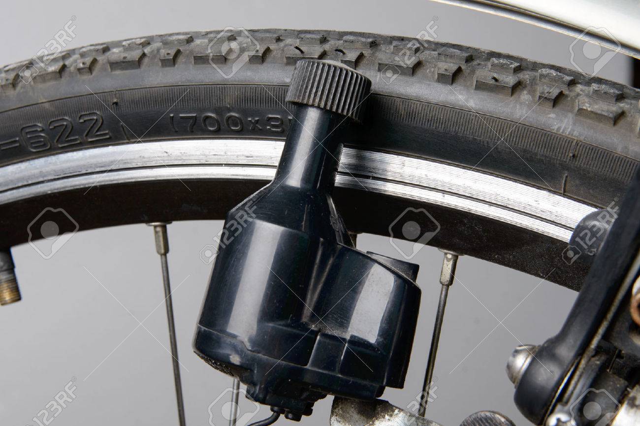 自転車の発電機にクローズ アップ の写真素材 画像素材 Image