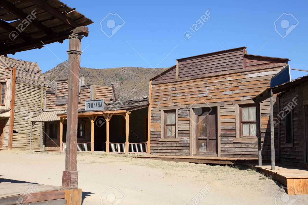 오래 된 미국 서부 스타일의 타운 로열티 무료 사진, 그림, 이미지 그리고 스톡포토그래피. Image 11297211