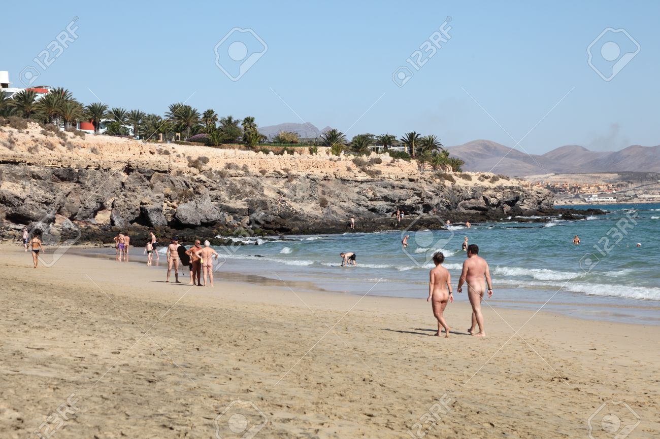 Playa Nudista En Canarias Isla De Fuerteventura, España. Foto Tomada En El  21 De Diciembre 2011 Fotos, retratos, imágenes y fotografía de archivo  libres de derecho. Image 11691606