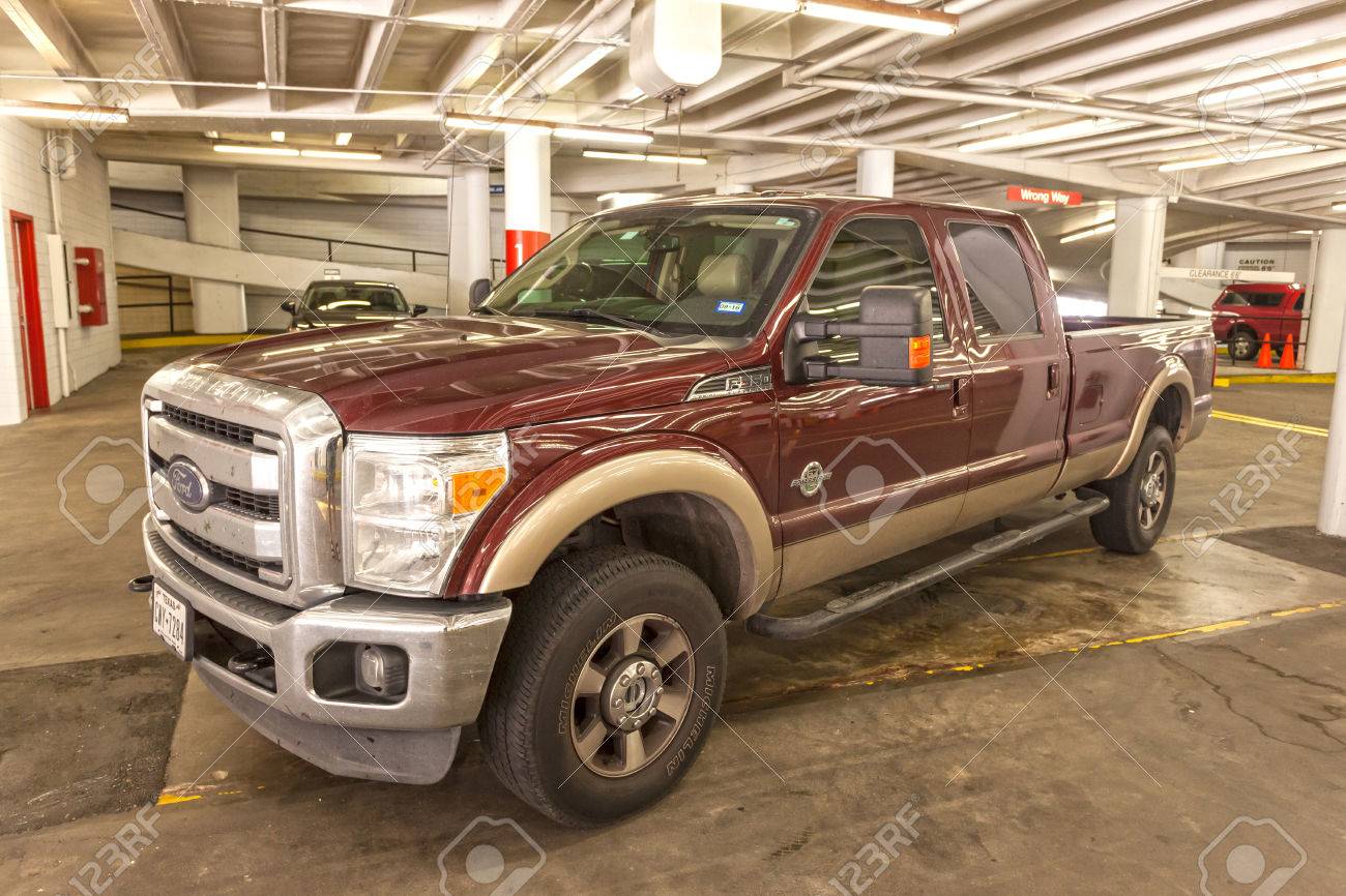 ヒューストン アメリカ合衆国 4 月 14 日 フォード F 350 スーパーデューティ ピックアップ トラックの駐車場 16 年 4 月 14 日ヒューストン テキサス州 アメリカ合衆国 の写真素材 画像素材 Image