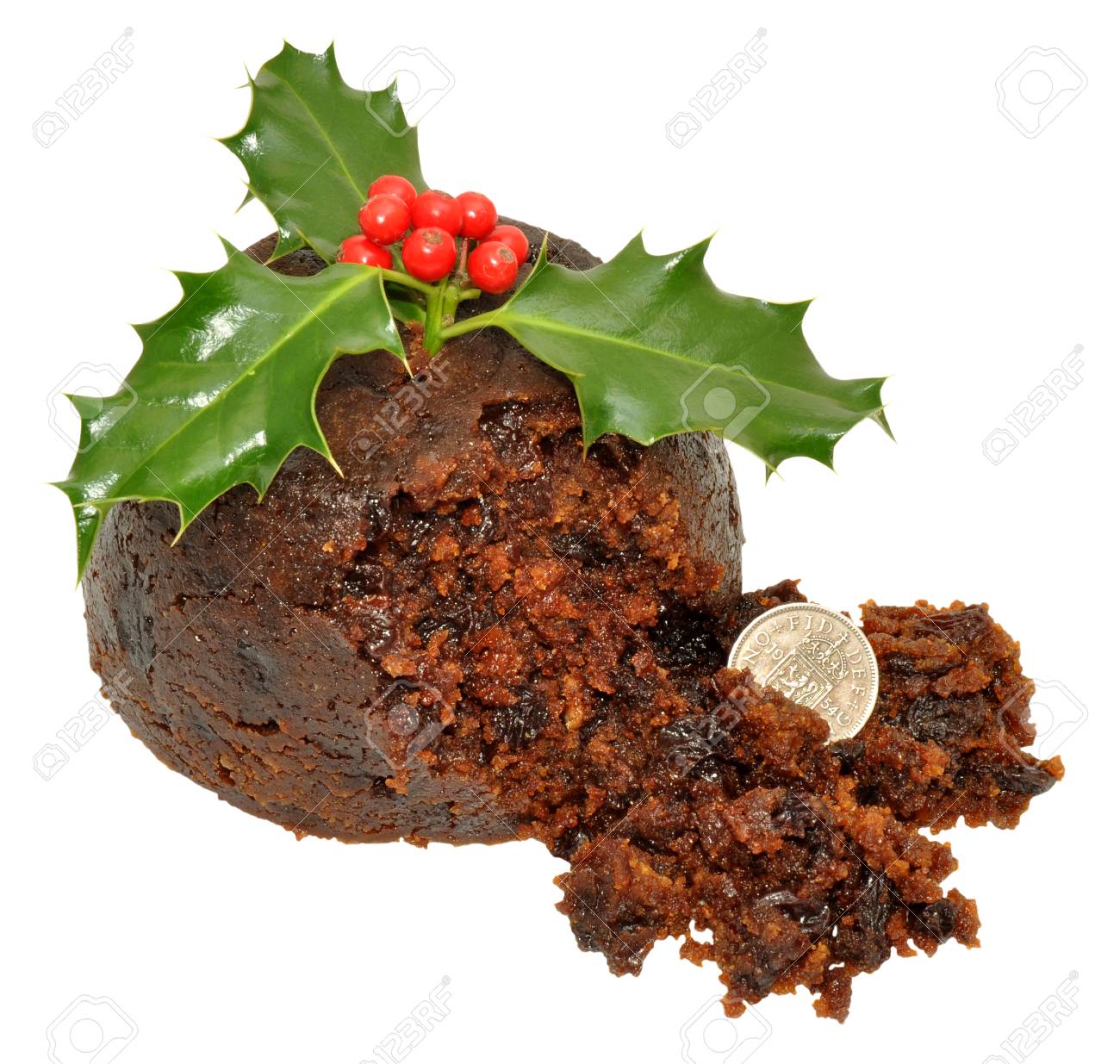 伝統的なクリスマス プディングとひいらぎの葉、赤い果実、白い背景で隔離の銀貨。の写真素材・画像素材 Image 33034307