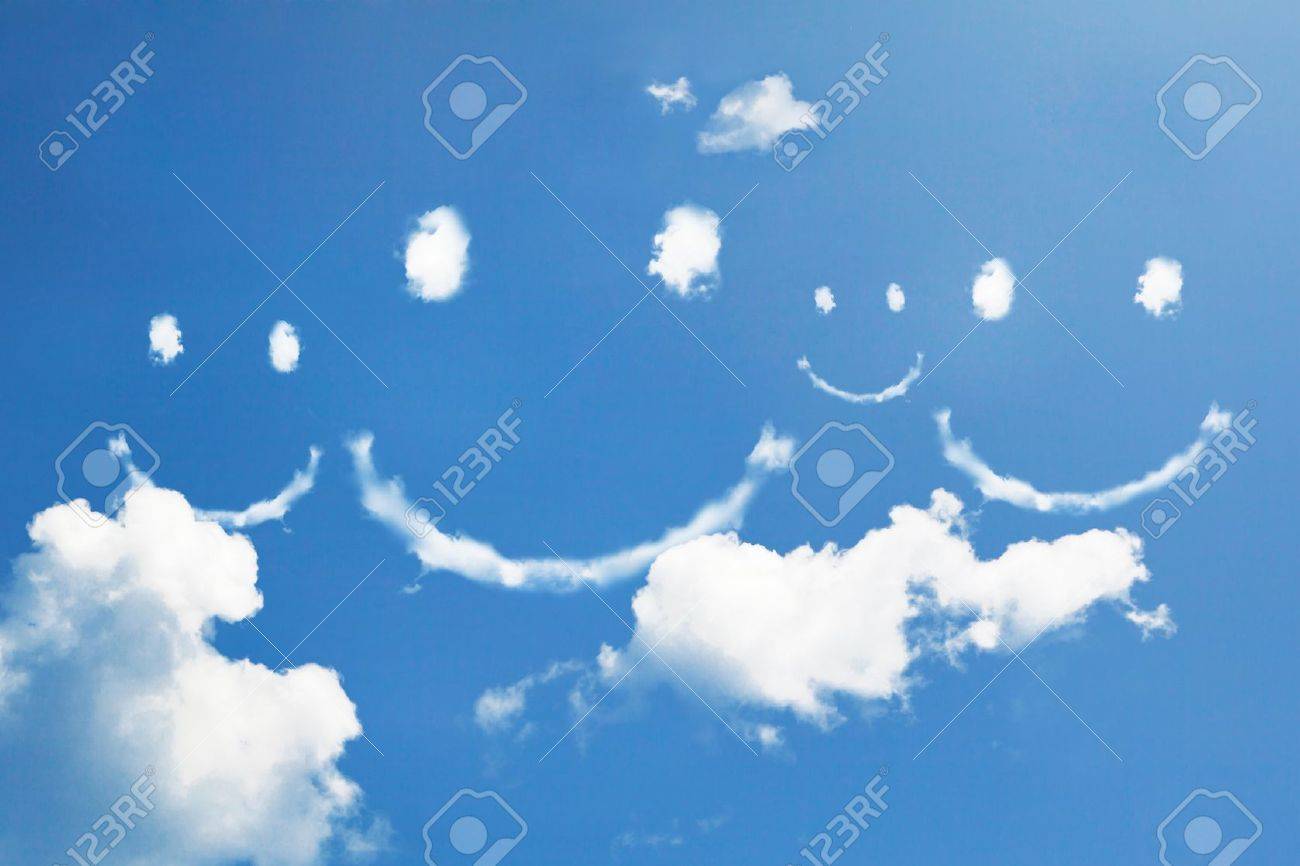 Солнце улыбается. Солнце на небе смеется. Небо улыбается. Чистое небо с солнцем. Голубое небо и солнце.