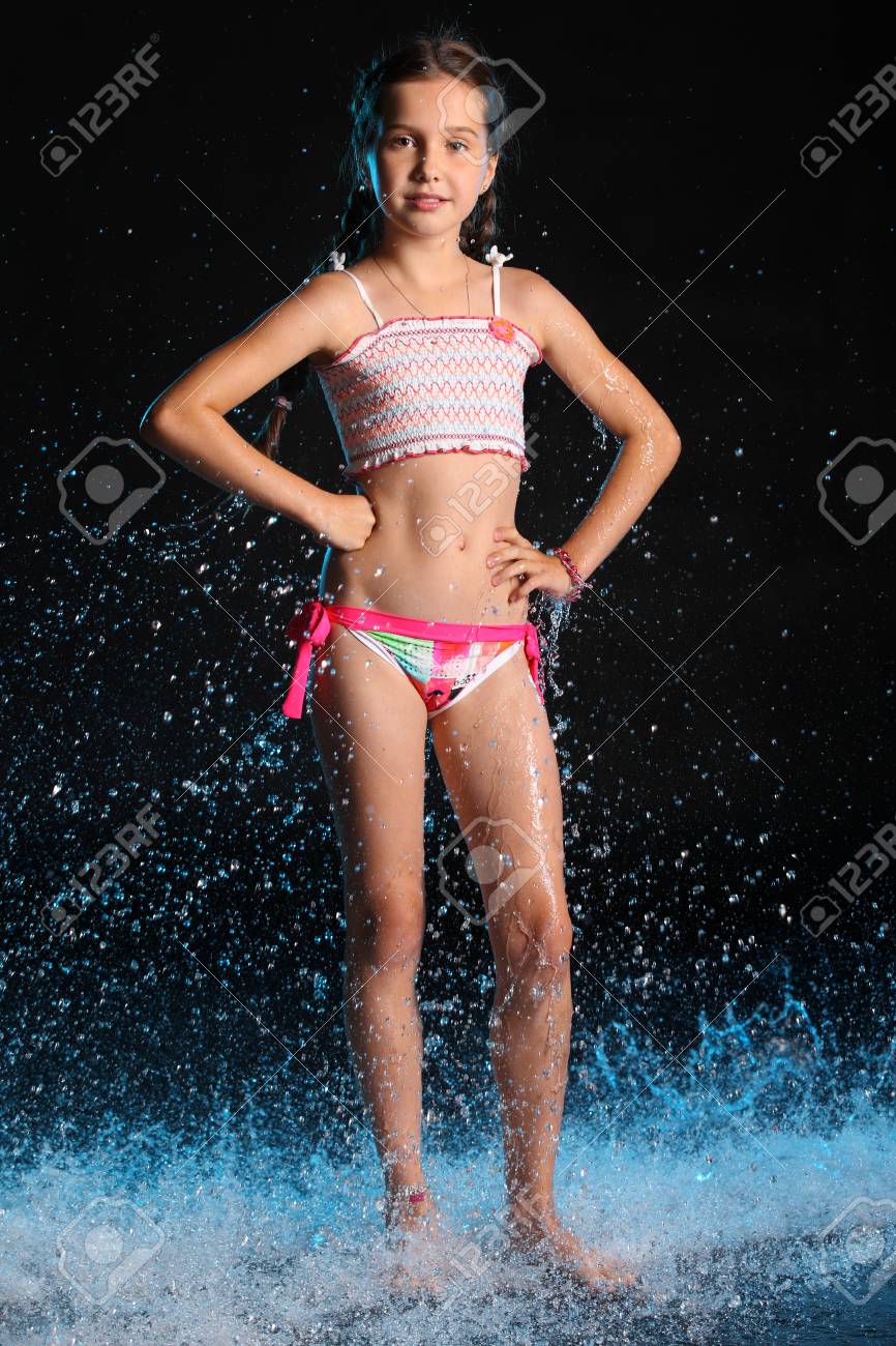Bikini les adolescents nus