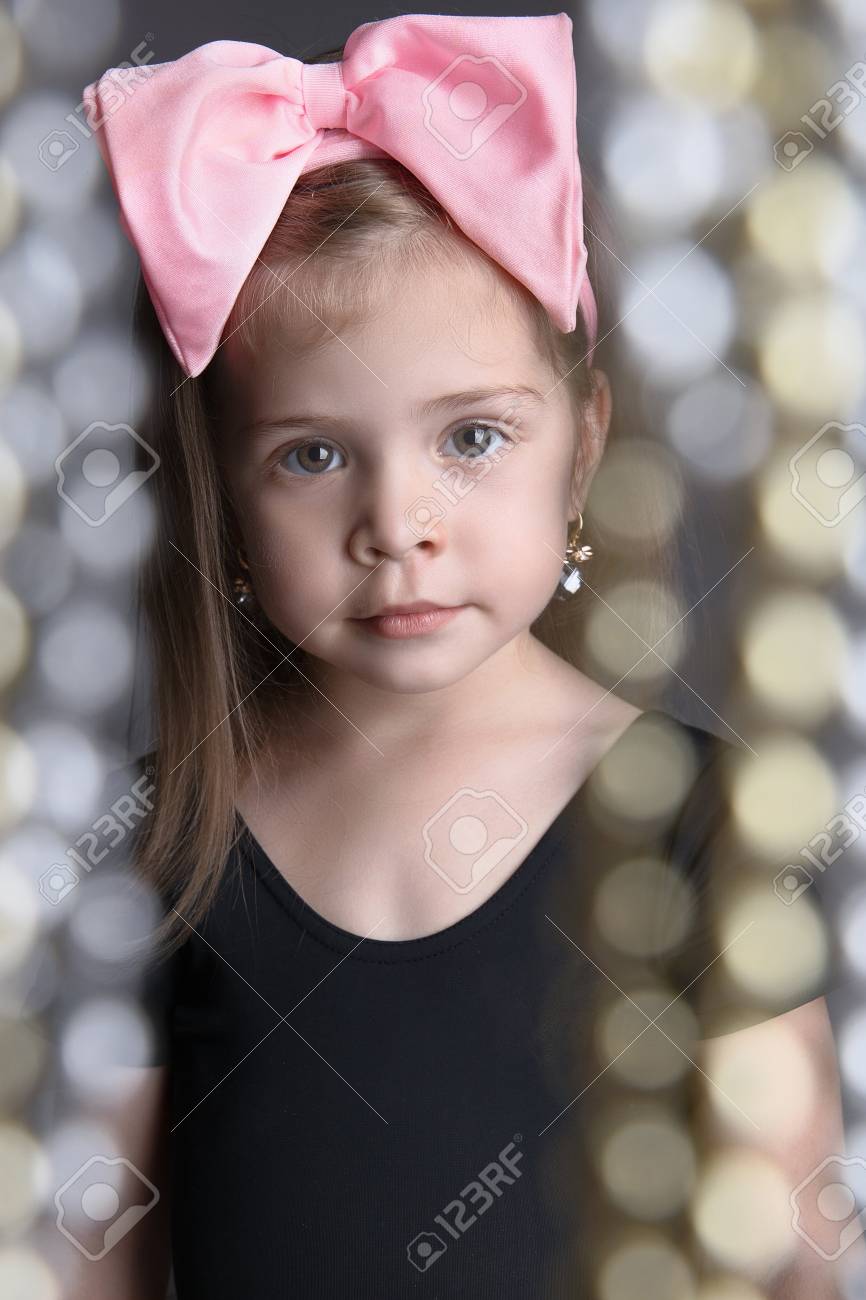 baby girl with big bow