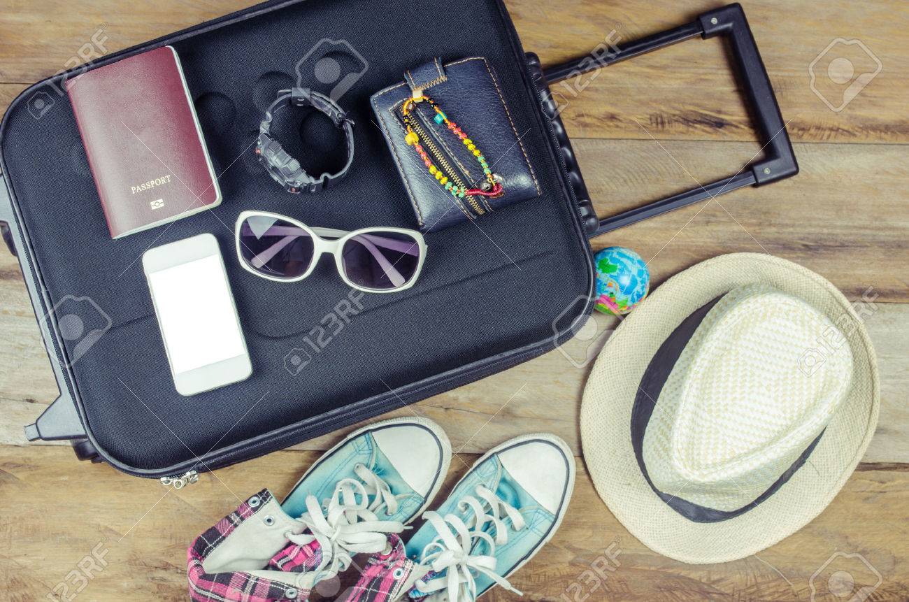 Travel accessories costumes. Passports, luggage, eyewear The cost of travel maps prepared for the trip - 52581332 Travel accessories costumes. Passports, luggage, eyewear The cost of travel maps prepared for the trip - 52581332