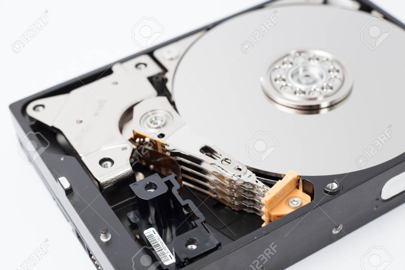 하드 디스크 드라이브 내부 하드 디스크 드라이브 - 컴퓨터 하드웨어 구성 요소. 로열티 무료 사진, 그림, 이미지 그리고  스톡포토그래피. Image 52423843