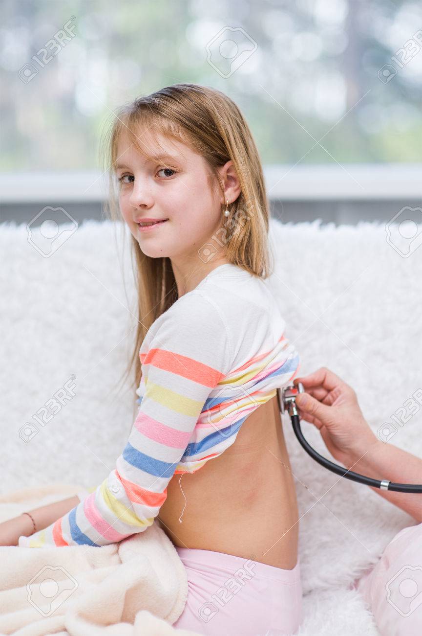 Hübsches junges Mädchen besuchte ihren Arzt Hübsches junges Mädchen besuchte ihren Arzt