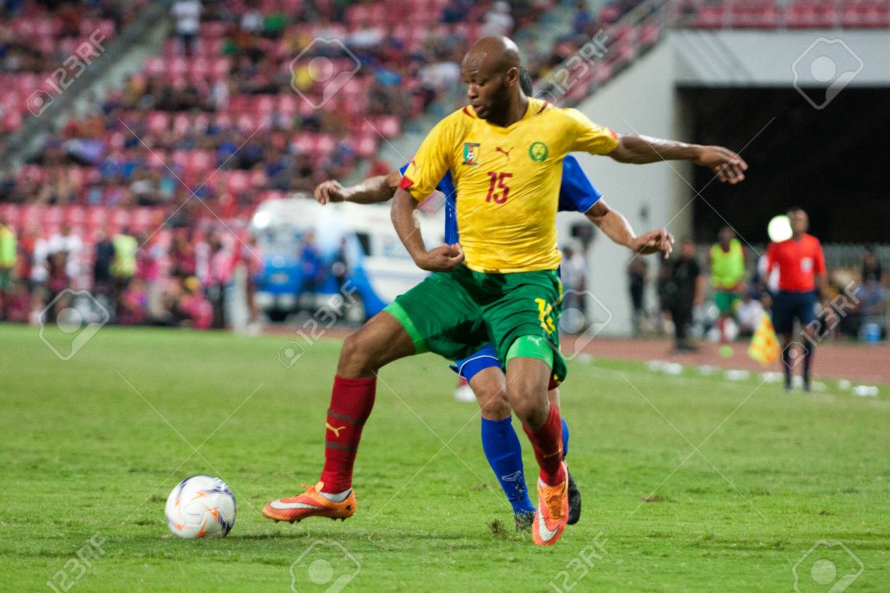 バンコク タイ 3 月 30 タイとラジャマンガラ スタジアム タイで March30 15 年にカメルーンとの国際親善試合 の写真素材 画像素材 Image