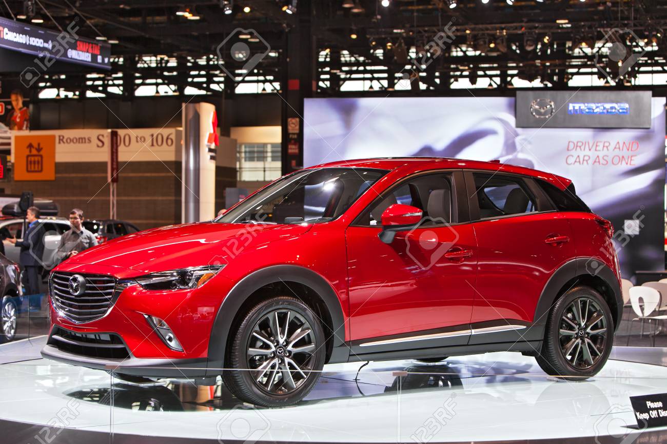 シカゴ 2 月 13 日 A マツダ Cx 7 15 年 2 月 13 日 イリノイ州シカゴで 15年シカゴ自動車ショーで展示 の写真素材 画像素材 Image