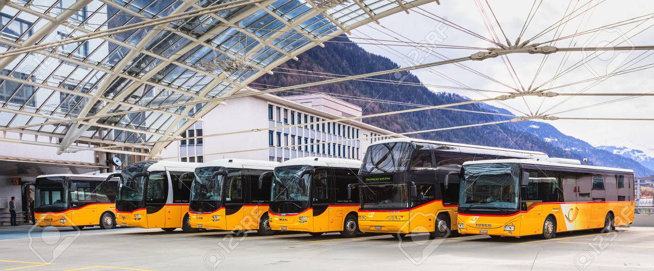 クール スイス 17 年 3 月 3 日 記事 クールでバスのバス停 バス スイスの記事 ドイツ語 Postauto スイス 系列会社はあるスイス連邦共和国で またフランスと嘘の地域と農村部のバス サービスを提供するスイスのポストの の写真素材 画像素材 Image 38