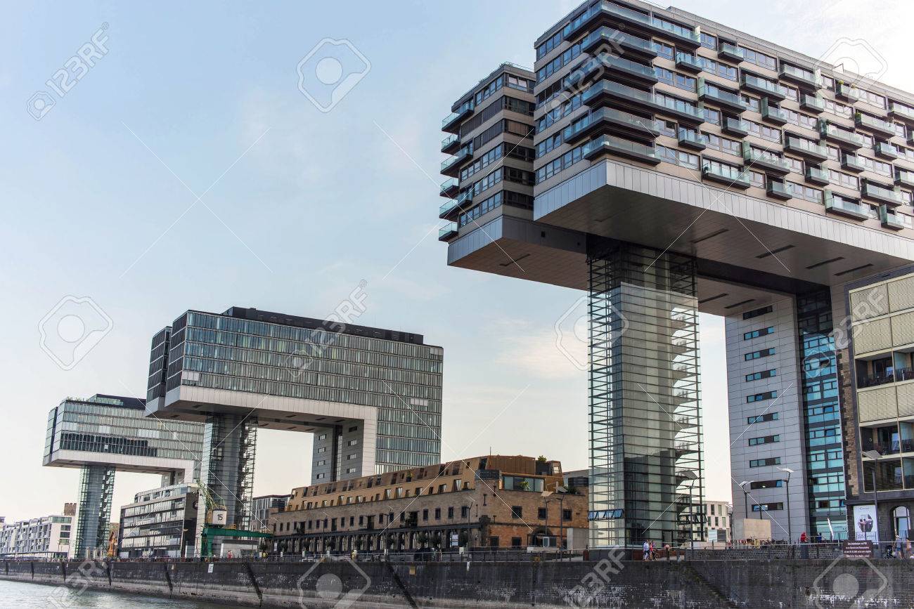August 2013 blick auf moderne gebäude an der uferpromenade