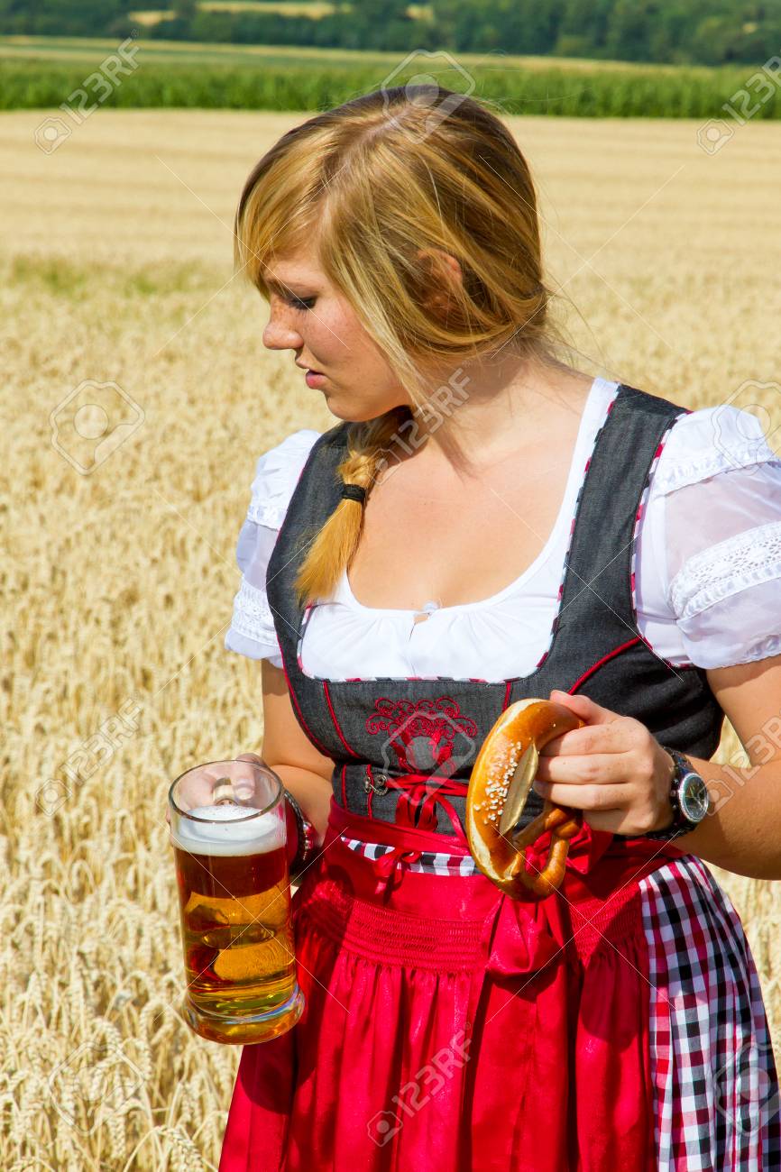 dirndl girl