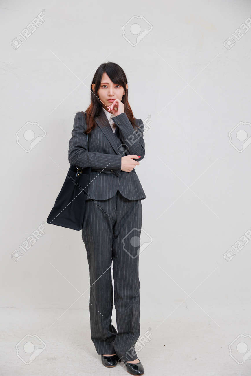 パンツスーツ　接写 