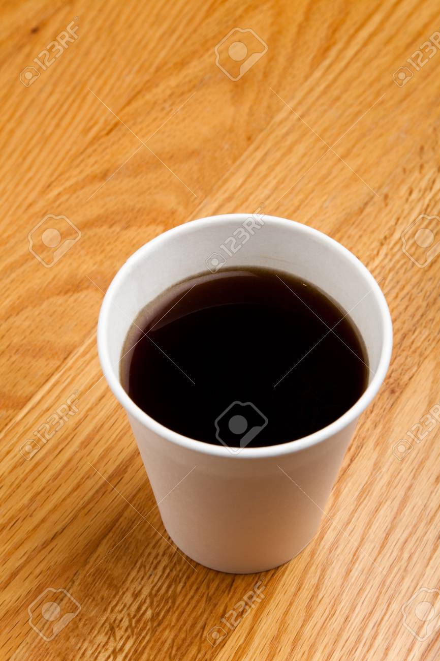 ホワイト紙コップ コーヒーをクローズ アップ の写真素材 画像素材 Image ホワイト紙コップ コーヒーをクローズ アップ の写真素材 画像素材 Image