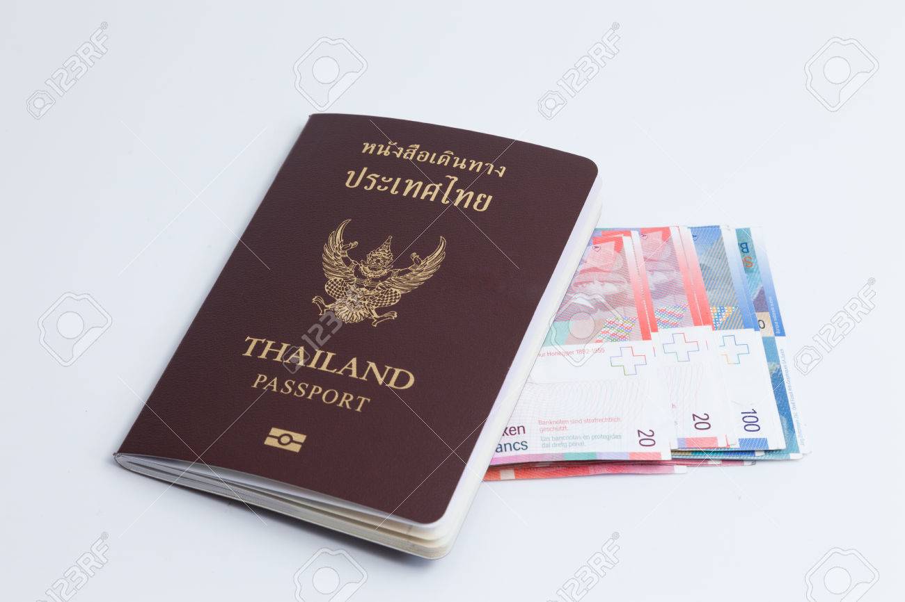 スイス連邦共和国の通貨とタイのパスポート スイス連邦共和国の紙幣 の写真素材 画像素材 Image