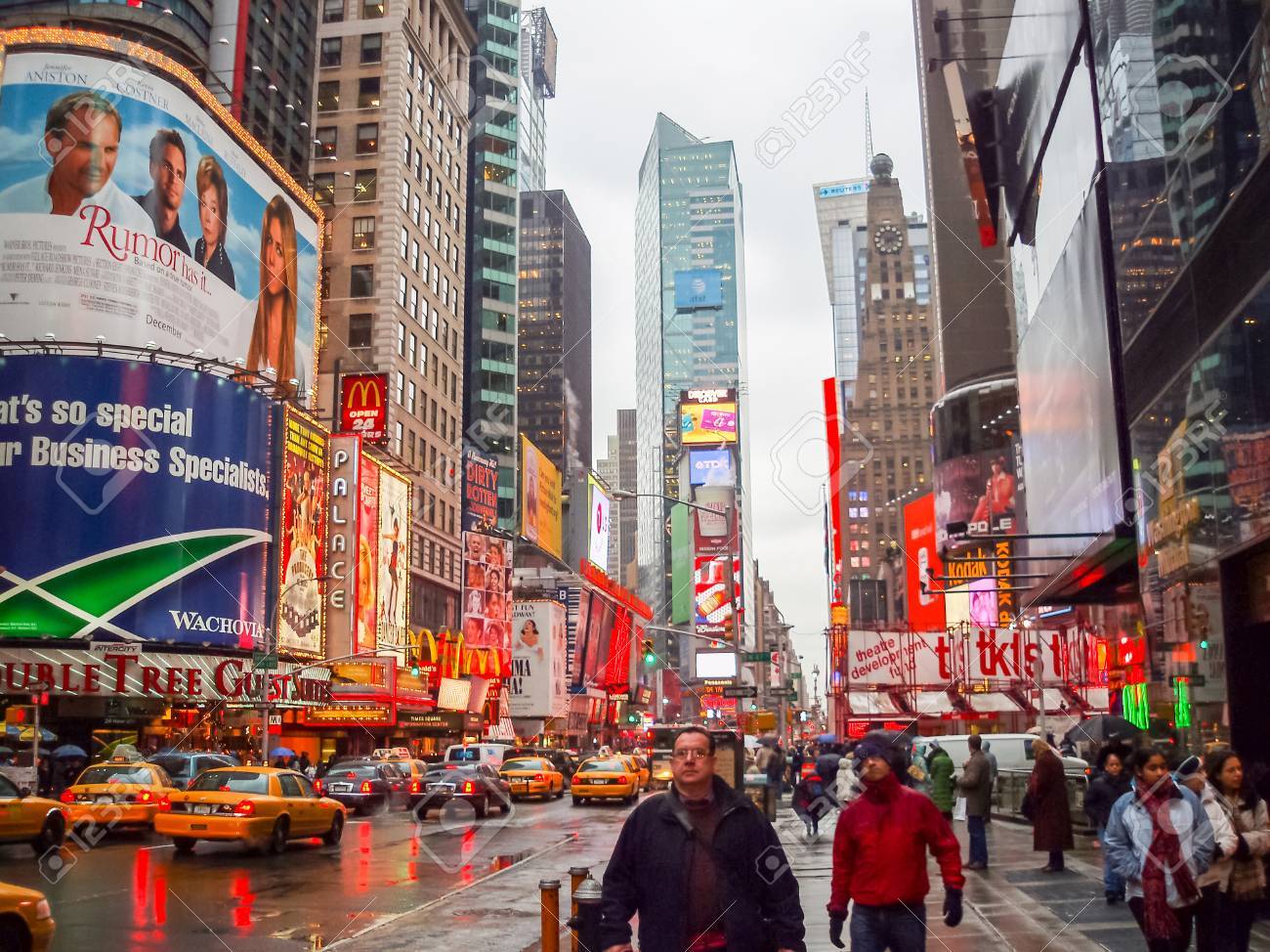 ニューヨーク市 アメリカ合衆国 1 月 3 日 タイムズスクエア 主要な商業交差点 ニューヨーク市 米国で 06 年 1 月 3 日にミッドタウン マンハッタン の写真素材 画像素材 Image