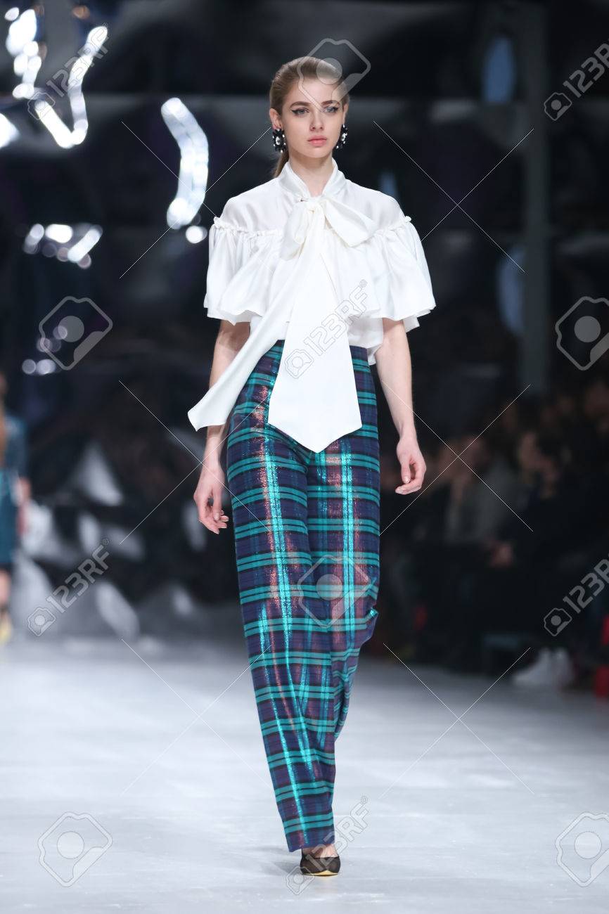 ザグレブ クロアチア 16 年 3 月 17 日 モデル ザグレブ クロアチアの Bipa Fashion Hr ファッション ショーにアマンによって設計された服を着ています アマンは ファッション デザイナー マルティナ Budek です の写真素材 画像素材 Image ザグレブ クロアチア 16 年 3 月 17 日 モデル ザグレブ クロアチアの Bipa Fashion Hr ファッション ショーにアマンによって設計された服を着ています アマンは ファッション デザイナー マルティナ Budek です の写真素材 画像素材 Image