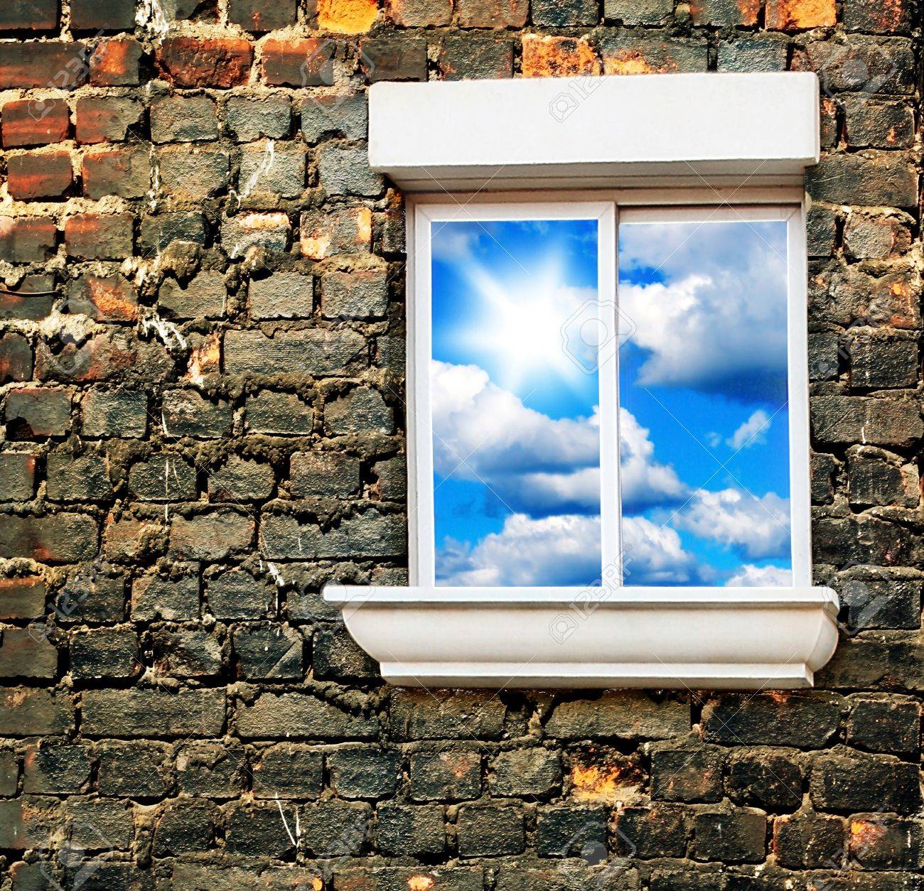 古いれんが造りの壁 自由の概念のイメージ以上空窓 の写真素材 画像素材 Image