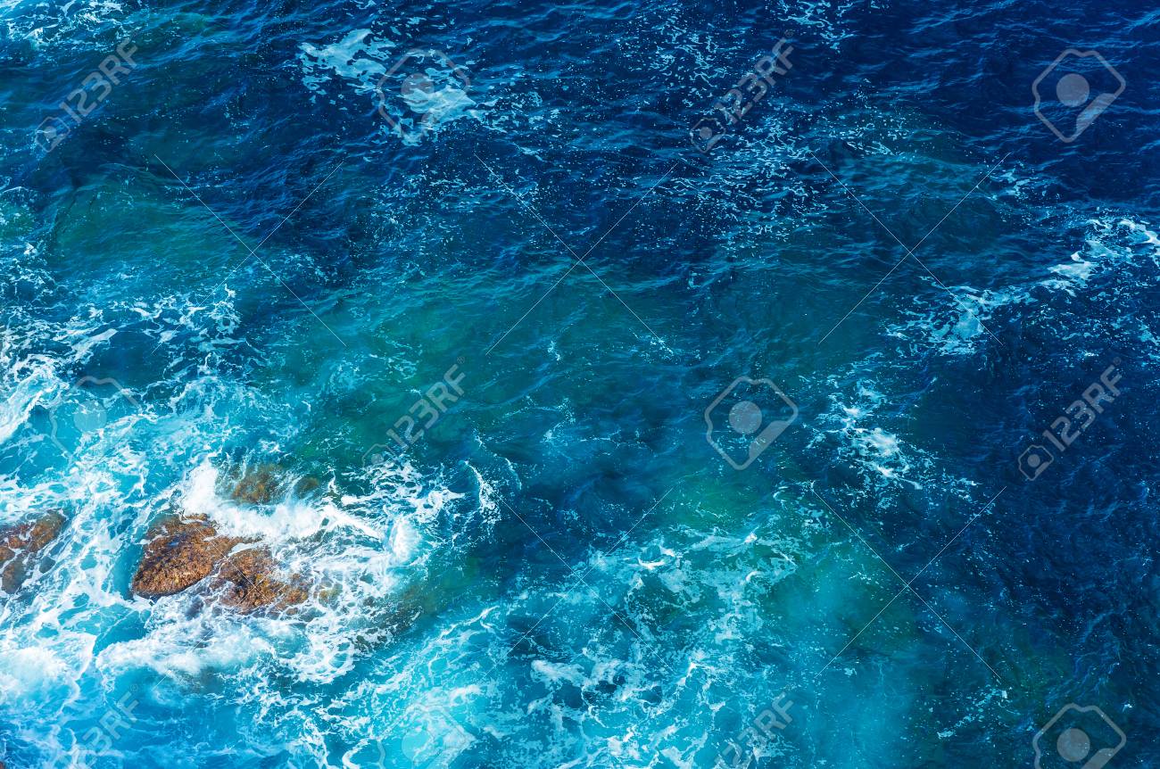 美しい海の背景 自然を抽象的な背景 きれいな透明な青い水 良い夏の天候 旅行や休暇の概念 の写真素材 画像素材 Image