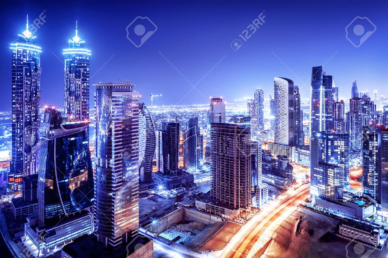 Dubai Innenstadt Nachtszene Uae Schone Moderne Gebaude Hell Leuchtenden Lichter Luxuriose Reisen Und Tourismus Lizenzfreie Fotos Bilder Und Stock Fotografie Image