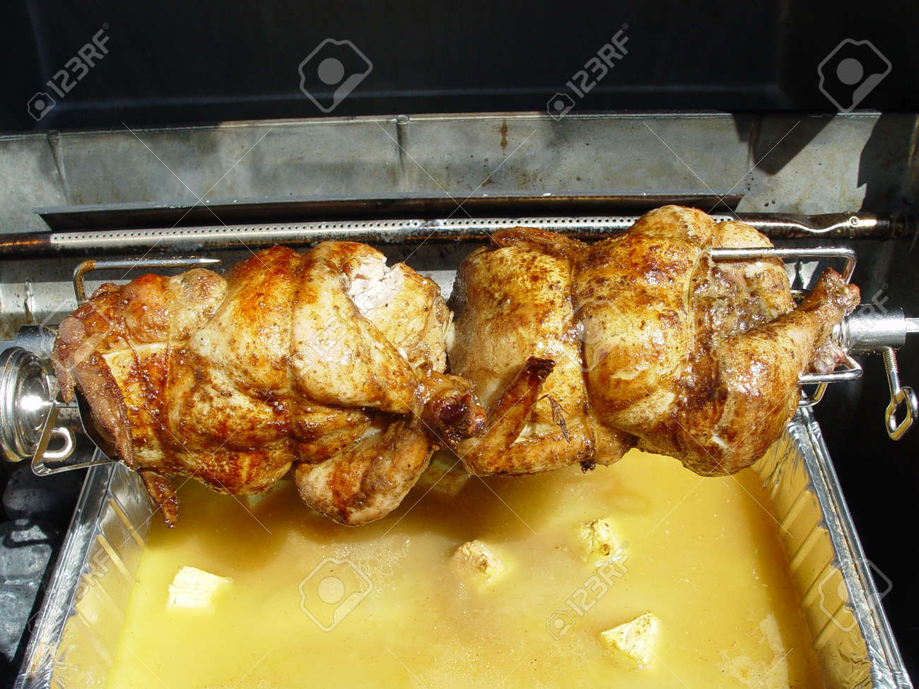 Zwei Ganze Hahnchen In Spiess Gebraten Uber Einen Ananas Marinade Lizenzfreie Fotos Bilder Und Stock Fotografie Image 1349661