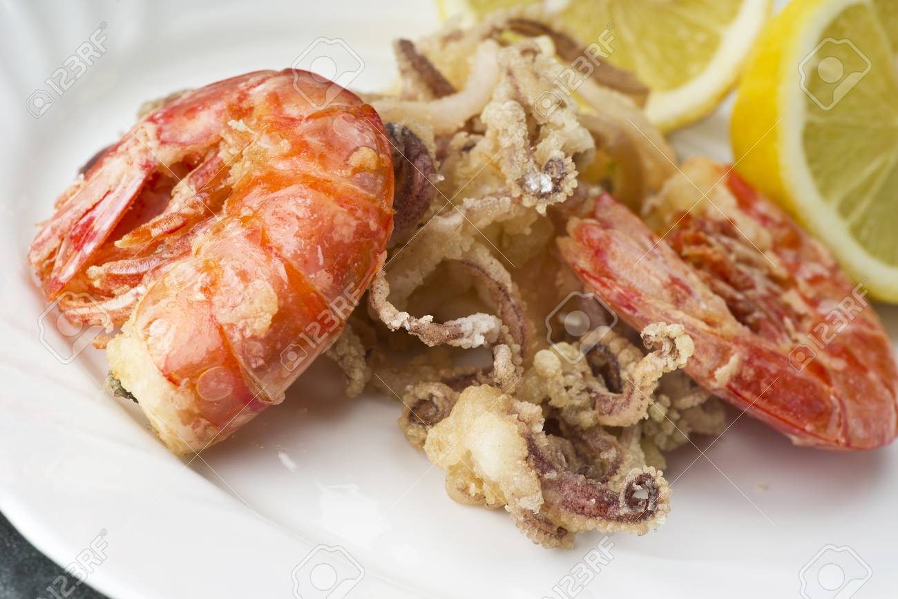 Pesce Fritto Misto Gamberetti Calamari E Polpi Foto Royalty Free