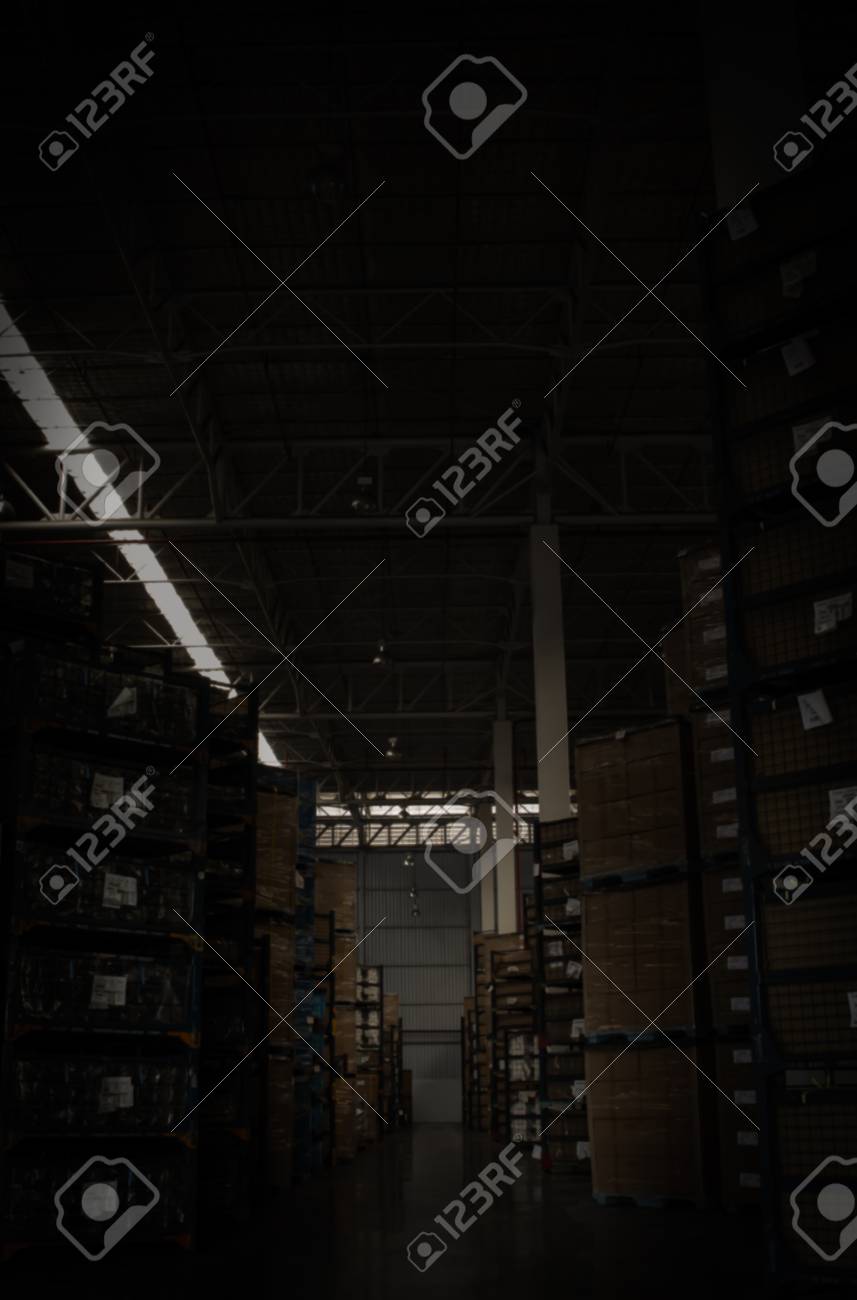 暗い工場倉庫 の写真素材 画像素材 Image