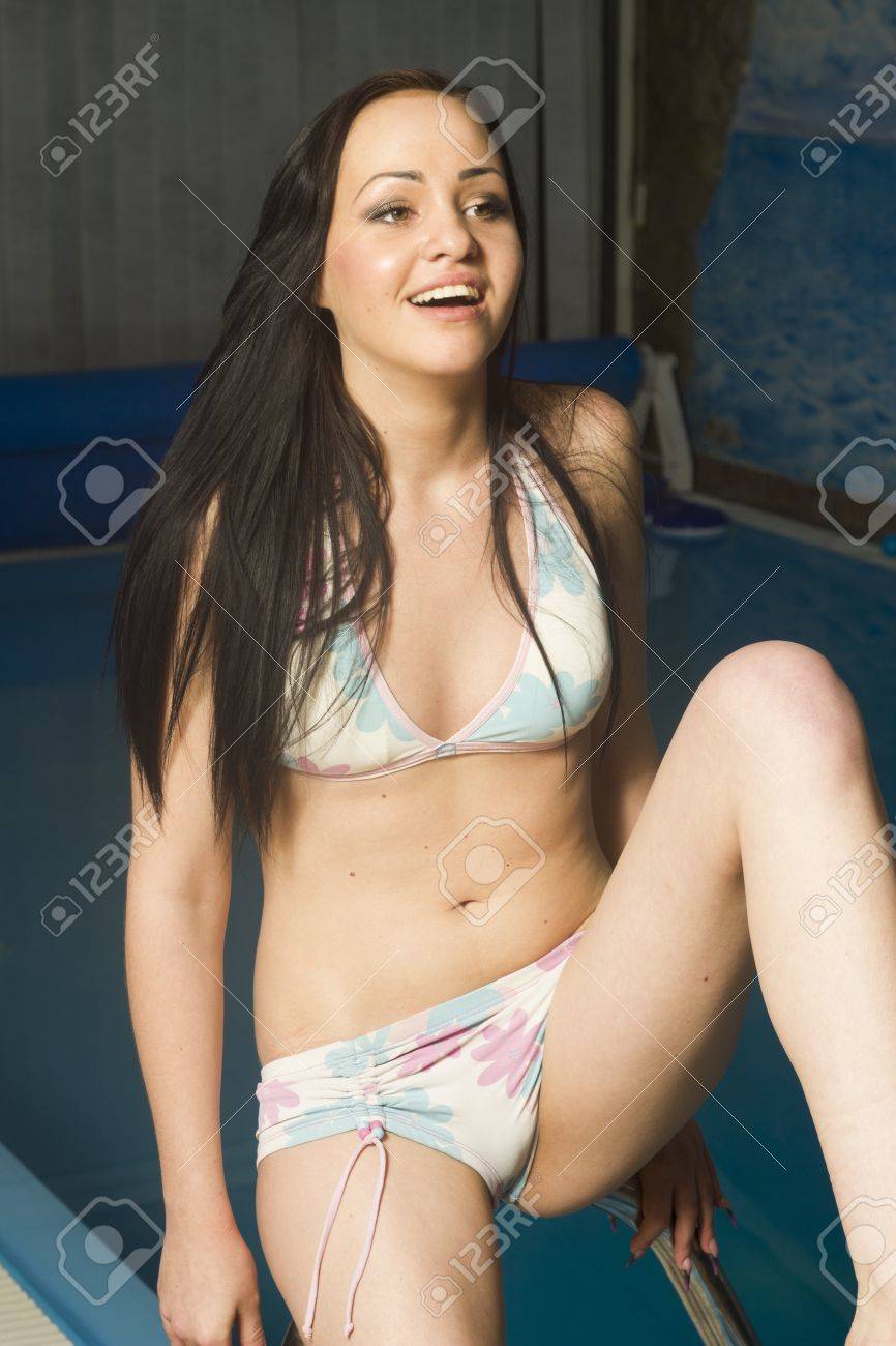 Bikini chick in pic Husband sissy slut story