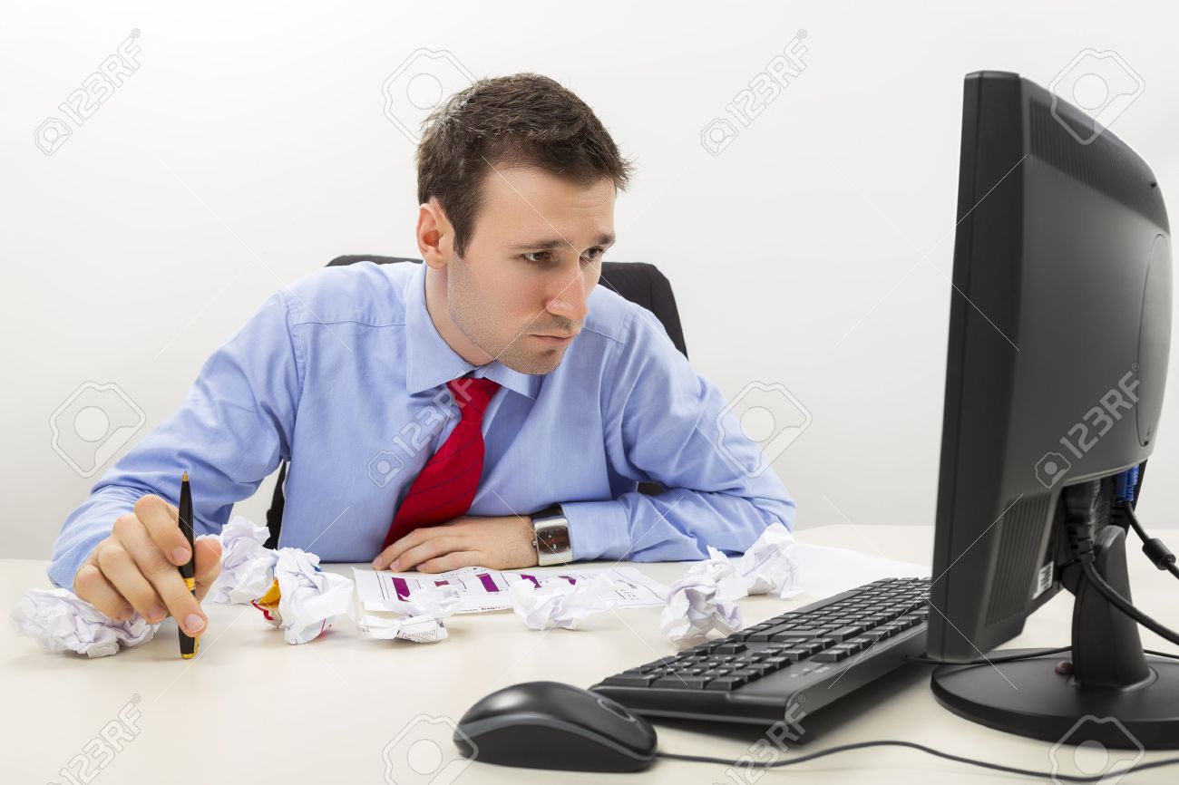 https://previews.123rf.com/images/photosebia/photosebia1411/photosebia141100028/33876293-young-worried-confused-business-man-looking-at-data-on-computer-display-and-holding-a-pencil-in-his.jpg