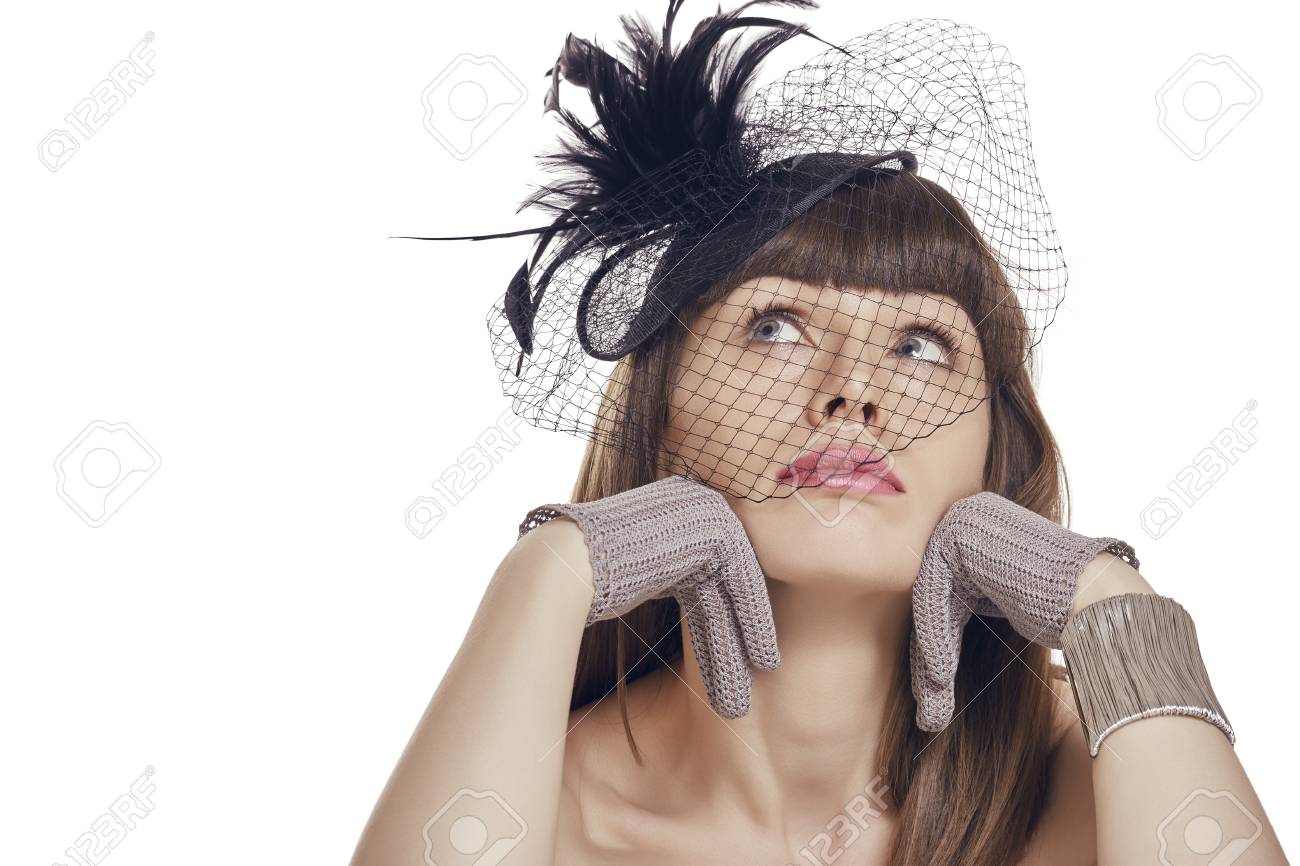 Songeuse Jolie Jeune Femme Triste Avec Coupe De Cheveux A Franges