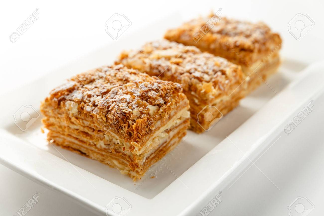 Gateau Napoleon Francais De Pate Feuilletee Avec De La Creme Sure Sur Un Gros Plan Blanc Dessert Nutritif Focus Selectionne Banque D Images Et Photos Libres De Droits Image Gateau Napoleon Francais De Pate Feuilletee Avec De La Creme Sure Sur Un Gros Plan Blanc Dessert Nutritif Focus Selectionne Banque D Images Et Photos Libres De Droits Image