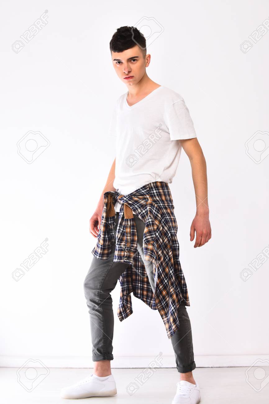 Hombre Elegante Guapo Chico Caucasico Joven Con La Cara Seria En