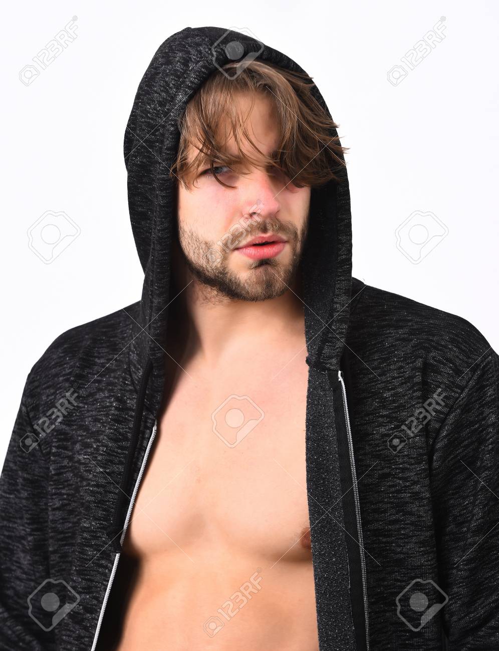ひげを生やした男は 髪が短くあごひげ スタイリッシュな髪の白人のセクシーな若いマッチョで 髭黒のセーターと白のスタジオの背景に分離フードで筋肉胴を示しています の写真素材 画像素材 Image ひげを生やした男は 髪が短くあごひげ スタイリッシュな髪の白人のセクシーな若いマッチョで 髭黒のセーターと白のスタジオの背景に分離フードで筋肉胴を示しています の写真素材 画像素材 Image