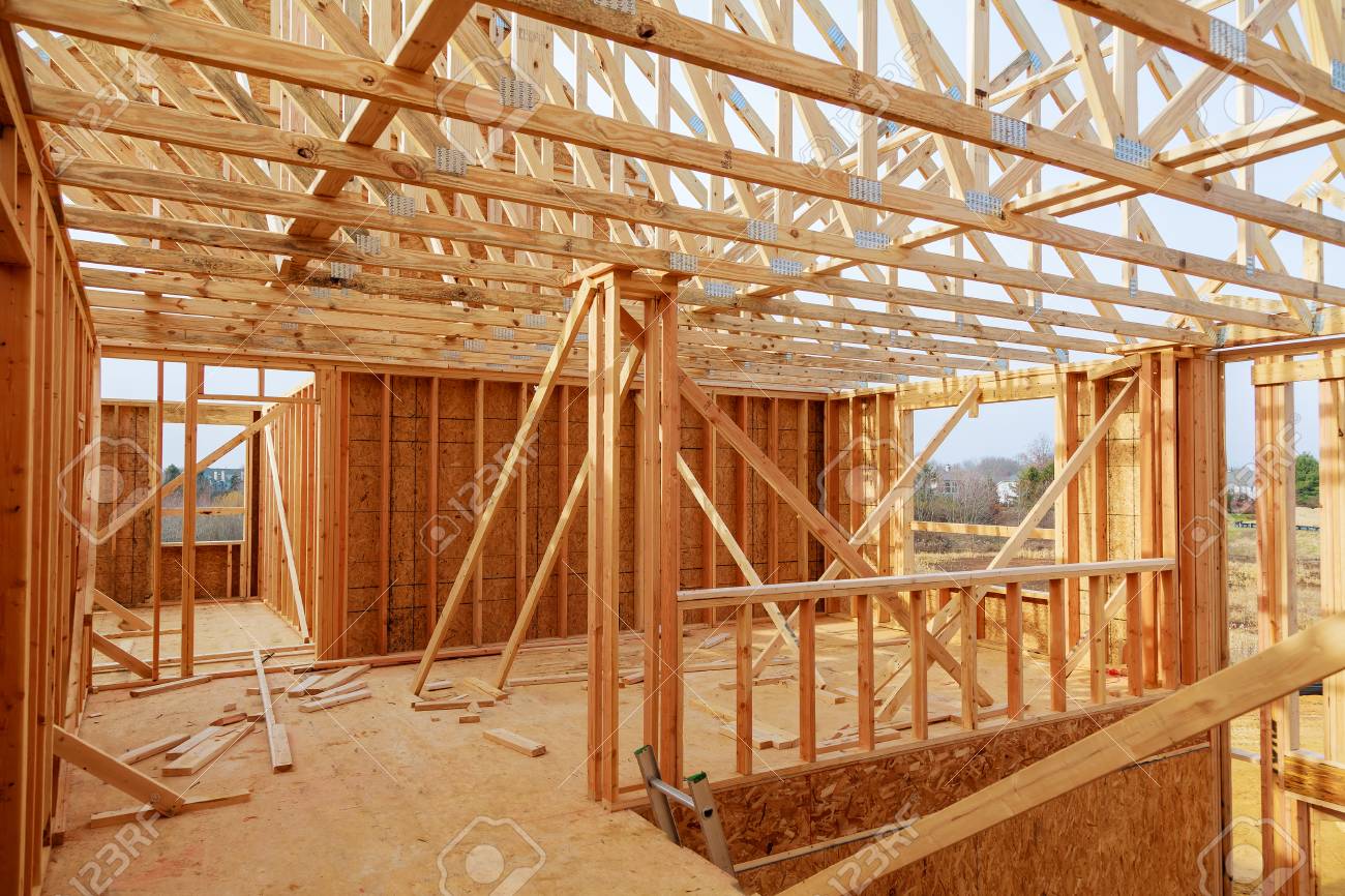 住宅建築家青空フレーミング屋根工事 木造建築 の写真素材 画像素材 Image