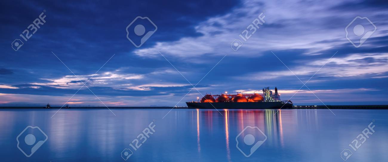LNG TANKER - Sunrise over the sea gas terminal - 85842815 LNG TANKER - Sunrise over the sea gas terminal - 85842815