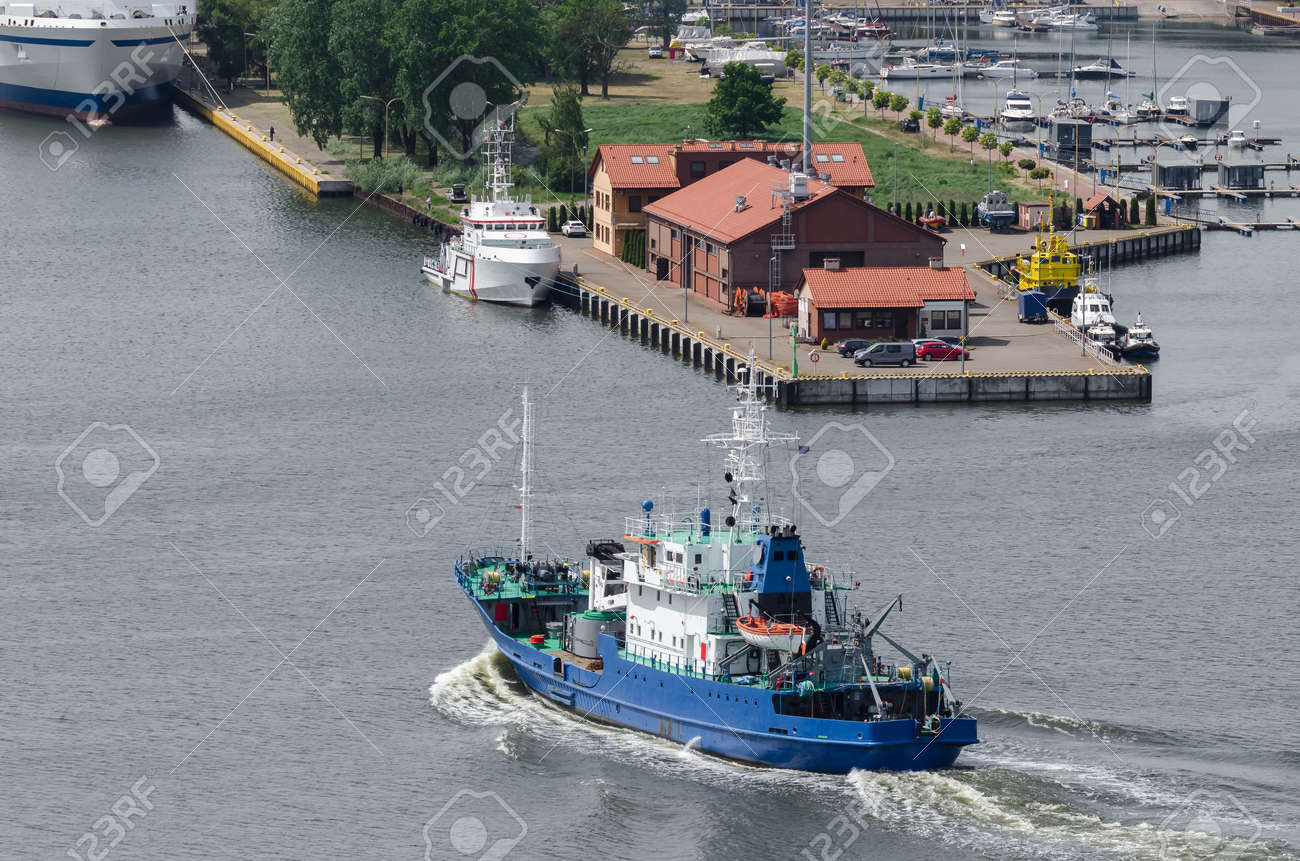 BUOY LAYING VESSEL - Auxiliary ship goes to port - 171403206 BUOY LAYING VESSEL - Auxiliary ship goes to port - 171403206