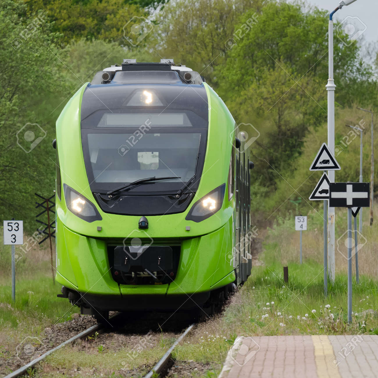 MODERNTRAIN - A modern hybrid traction unit enters a small village station - 169541050 MODERNTRAIN - A modern hybrid traction unit enters a small village station - 169541050