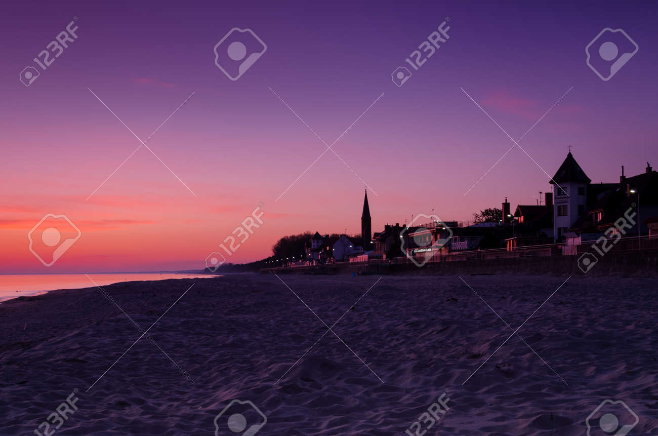 DAWN AT THE SEASIDE - Sunrise, beach and resorts in the countryside - 169541109 DAWN AT THE SEASIDE - Sunrise, beach and resorts in the countryside - 169541109