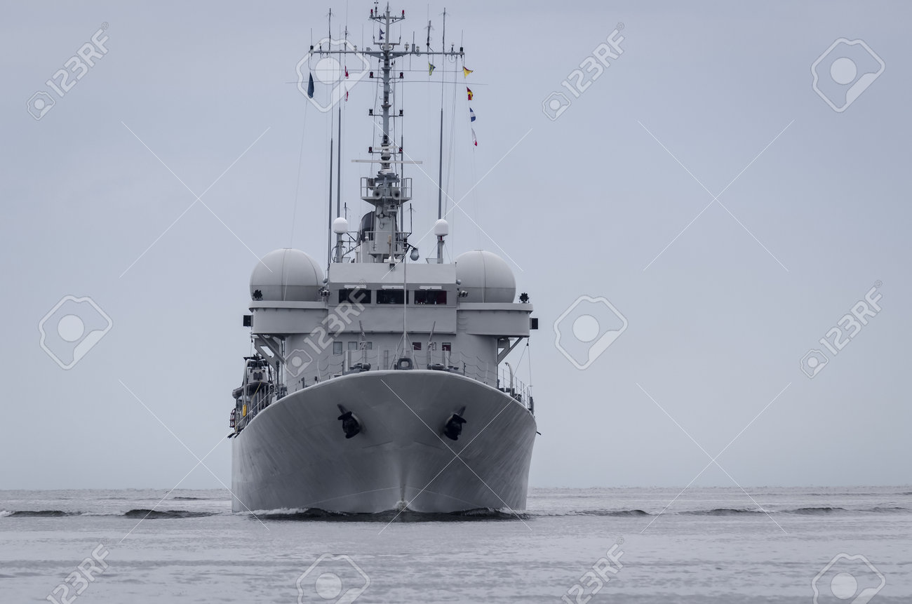 WARSHIP - Belgian Navy minehunter swimming on the sea - 171416333 WARSHIP - Belgian Navy minehunter swimming on the sea - 171416333