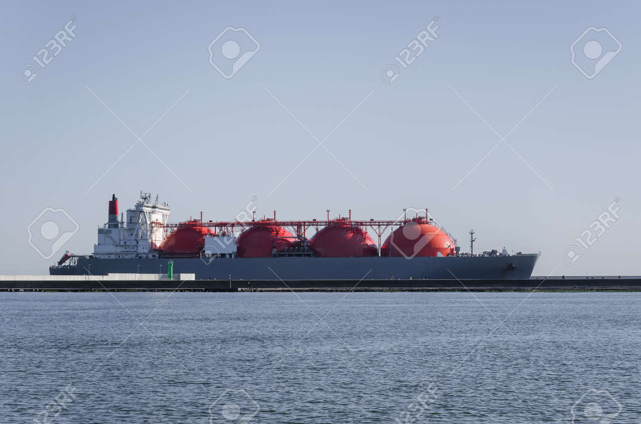 LNG TANKER - The ship sails to the gas terminal in Swinoujscie - 171665931 LNG TANKER - The ship sails to the gas terminal in Swinoujscie - 171665931