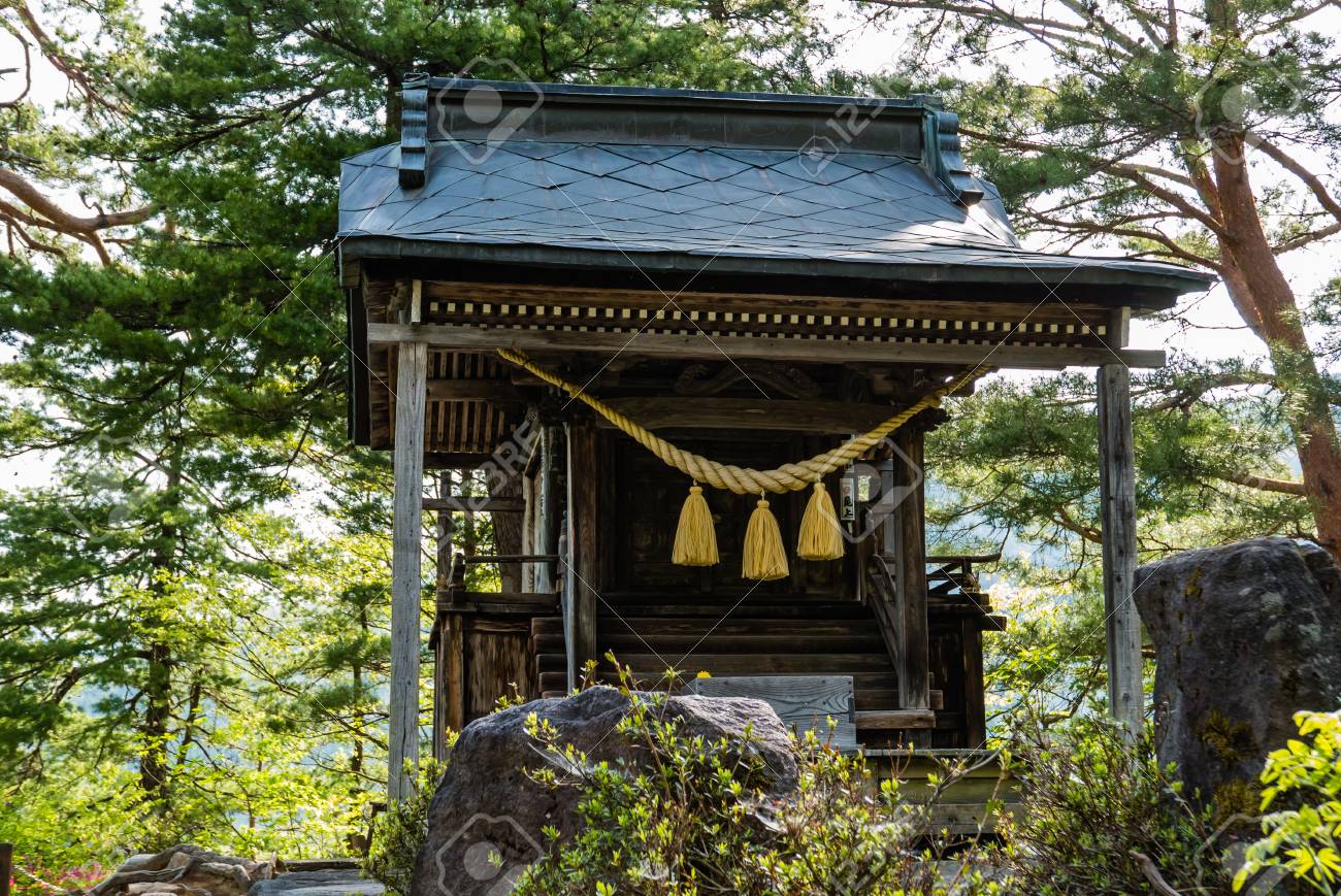 白川郷 日本 16 年 5 月 2 日 神社で ビュー ポイントの白川郷 白川郷は岐阜県 日本に位置する日本のユネスコ世界遺産の一つです の写真素材 画像素材 Image