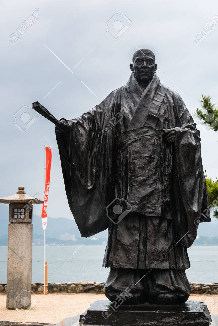 宮島 日本 16 年 5 月 6 日 像の平清盛 宮島の海岸で 12 世紀の軍事指導者 厳島神社の恩人だった の写真素材 画像素材 Image