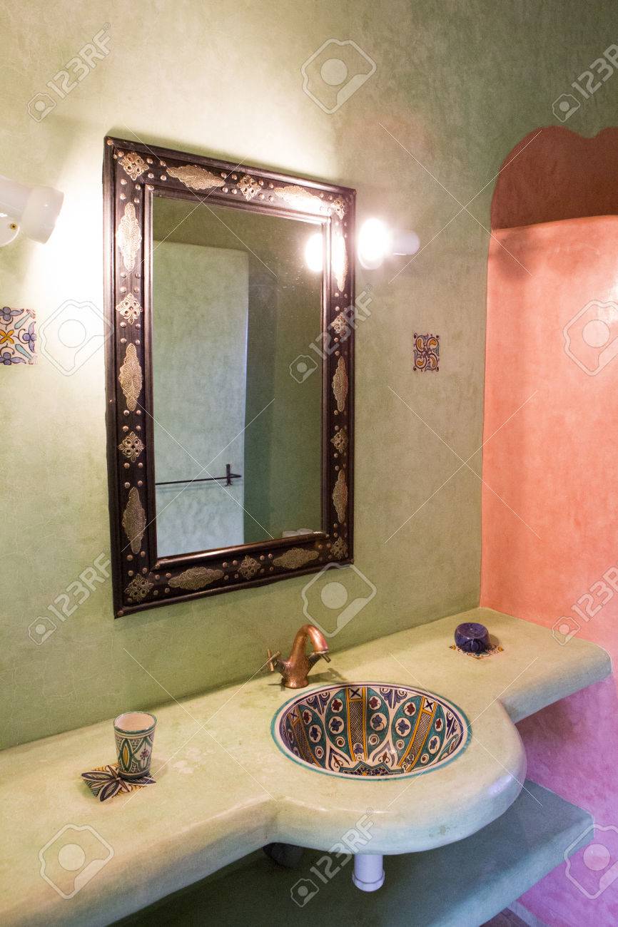 Spa D\'inspiration Marocaine, Et Salle De Bains Au Maroc. Vue De L ... Spa D\'inspiration Marocaine, Et Salle De Bains Au Maroc. Vue De L ...