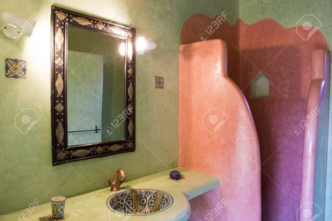 Spa D\'inspiration Marocaine, Et Salle De Bains Au Maroc. Vue De L ... Spa D\'inspiration Marocaine, Et Salle De Bains Au Maroc. Vue De L ...