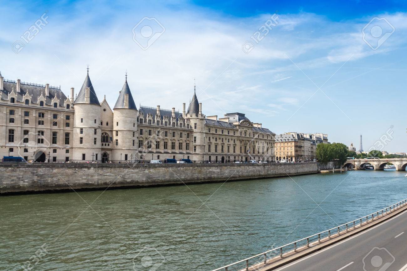 城コンシェルジュリー 旧王宮 刑務所 パリ フランス の写真素材 画像素材 Image 城コンシェルジュリー 旧王宮 刑務所 パリ フランス の写真素材 画像素材 Image