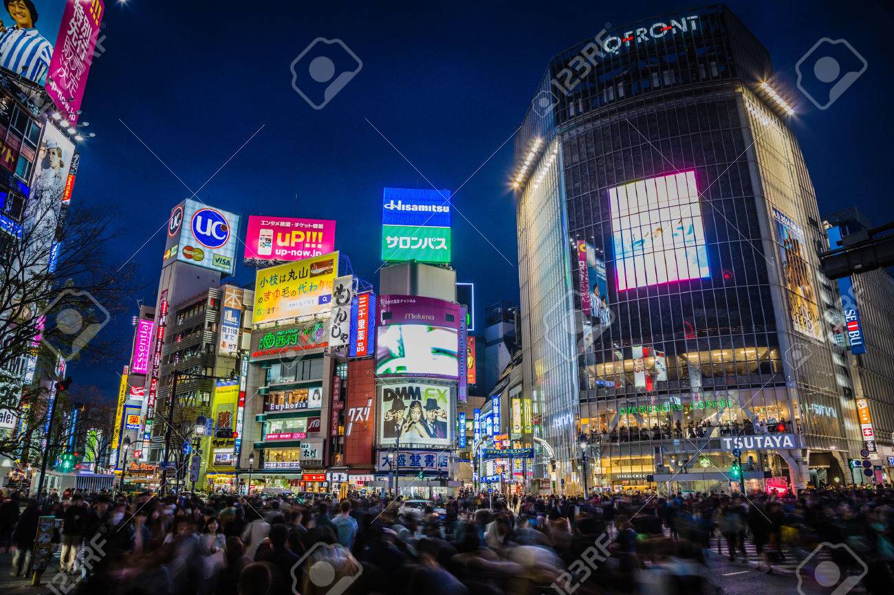 渋谷交差点で金曜日の夜 の写真素材 画像素材 Image