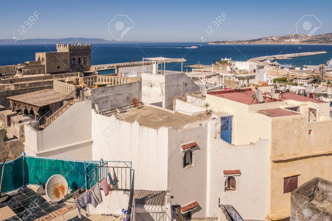 旧いメディナとタンジール モロッコ ジブラルタルの海峡 スペインの海岸に直面しているポート の写真素材 画像素材 Image 旧いメディナとタンジール モロッコ ジブラルタルの海峡 スペインの海岸に直面しているポート の写真素材 画像素材 Image